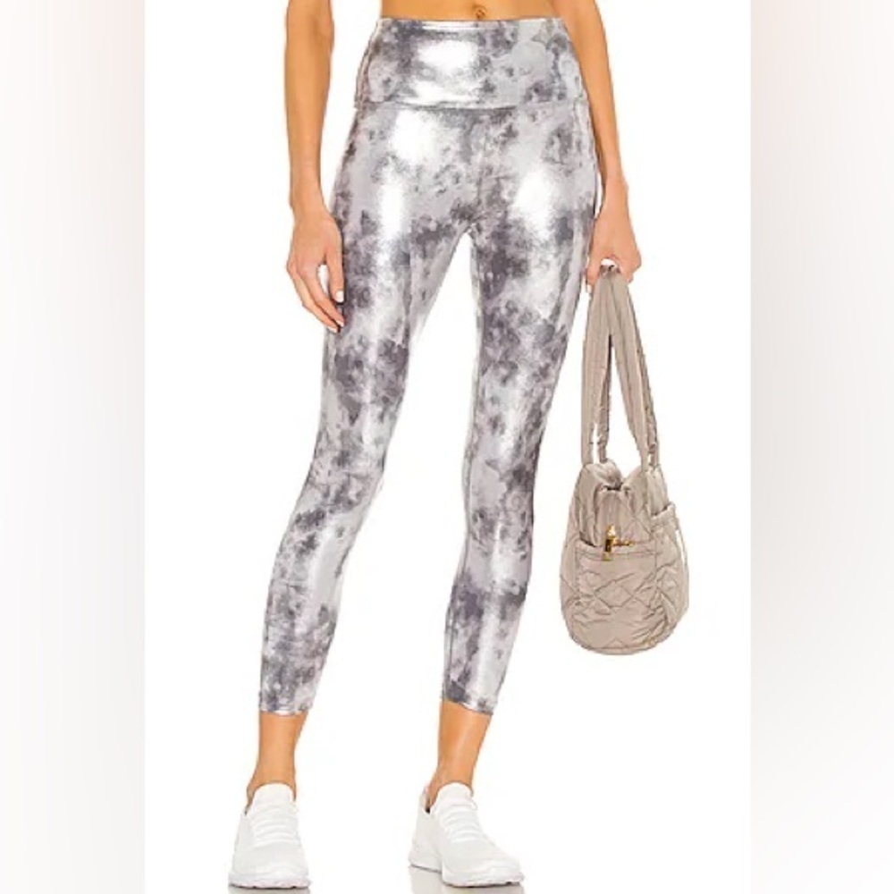 Beyond Yoga High Waisted Midi Legging Gray Foil Tie Dye Size Medium Metallic